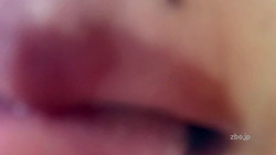 【フェチ：唇,口,舌,ツバ】巨乳女子大生の『カメラをフェラチオって何なの？』