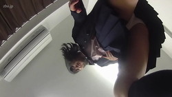 一個視頻顯示一個女孩校服下面的褲子女孩穿著一個男人的臉睡在後面【Fetish world M man】